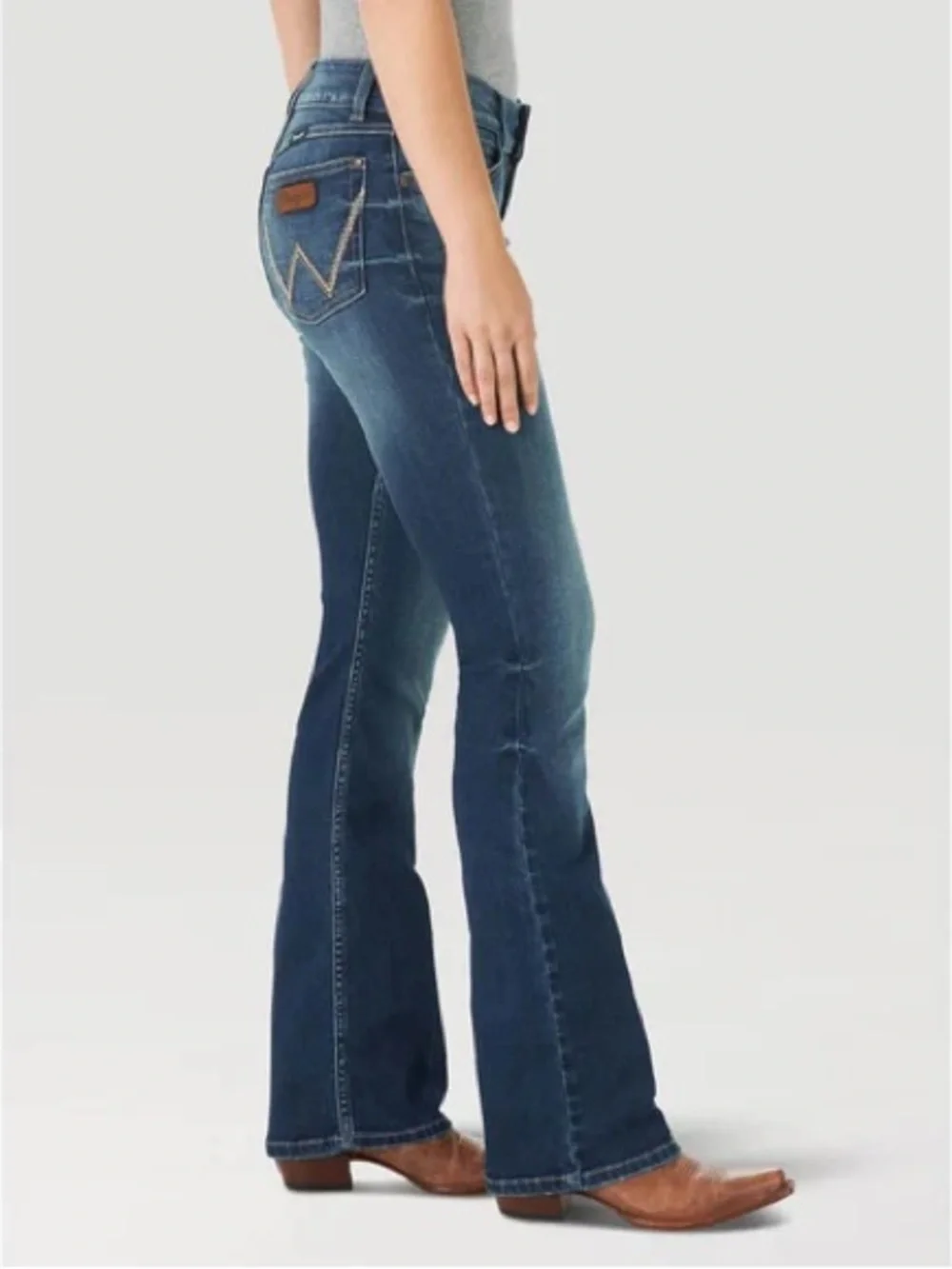 NWT Wrangler Womens Mid Rise Dark Vivianna Wash Retro Mae Bootcut Jeans 5x32 28